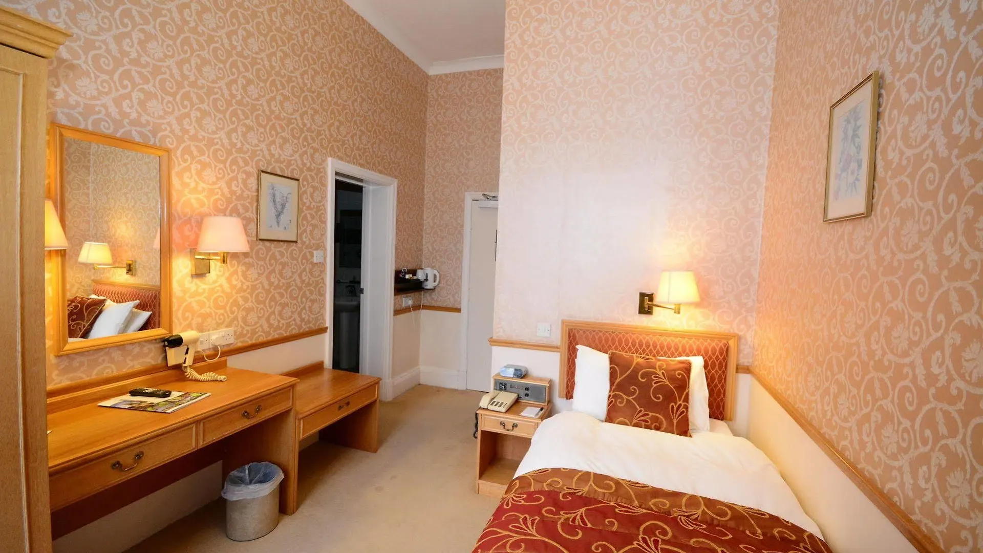 The Crescent Hotel Scarborough 3*,